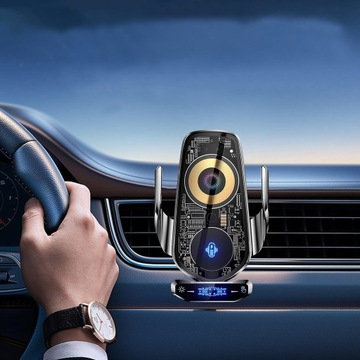 Автомобильный держатель для телефона с зарядным устройством на 15 Вт.