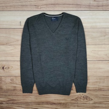 FRED PERRY Sweter Męski 100 % Wełna Merino V Neck Szary Logo r. M