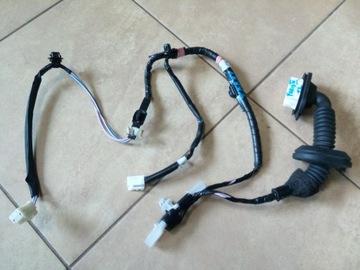 INSTALACE SVAZEK DVEŘE TOYOTA YARIS III ZADNÍ LEVÝ ORIG.