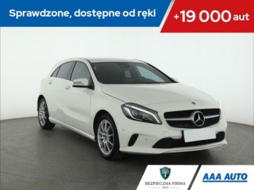 Mercedes Klasa A W176 Hatchback 5d Facelifting 180 122KM 2017 Mercedes A A 180, Salon Polska, Serwis ASO, Skóra