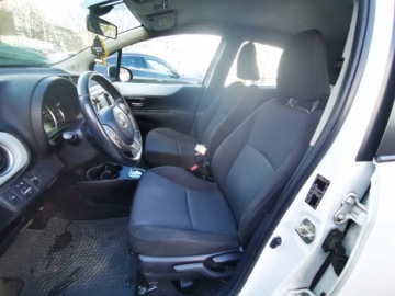 Toyota Yaris III Hatchback 5d Hybrid 100 74KM 2013 TOYOTA YARIS Hybrid 100 74KM,Automat, Kamera cofania, Nawigacja, zdjęcie 6