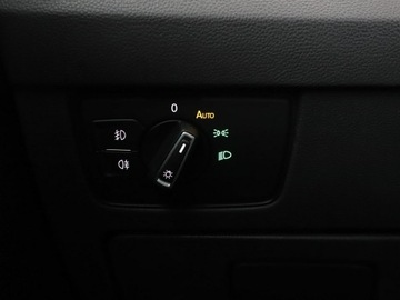 Volkswagen Passat B8 Variant 2.0 TDI BlueMotion SCR 150KM 2019 Volkswagen Passat DSG R-Line interior pack klima, zdjęcie 34