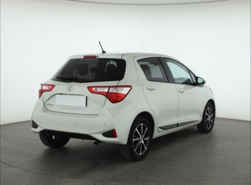 Toyota Yaris III Hatchback 5d Facelifting 2017 1.5 Dual VVT-iE 111KM 2018 Toyota Yaris 1.5 Dual VVT-i, Salon Polska, zdjęcie 4