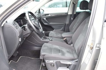 Volkswagen Tiguan II SUV 2.0 TDI 190KM 2019 Volkswagen Tiguan SalonPL 2.0 TDI 190KM DSG 4x4 R-Line DCC Pakiety LED TOP, zdjęcie 34