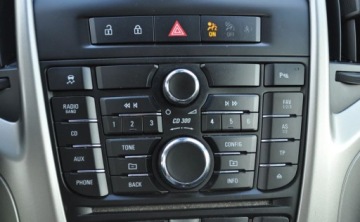 Opel Astra J Sports Tourer 1.4 Turbo ECOTEC 140KM 2012 Opel Astra 1.4 150 JAHRE Benzyna Tempomat Cz. parkowania Klimatyzacja 1.4, zdjęcie 27