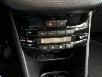 Peugeot 2008 I SUV Facelifting 1.2 PureTech 82KM 2019 Peugeot 2008 1.2 benzyna 83 KM zarejestrowany w PL zadbany mozliwa zam, zdjęcie 15