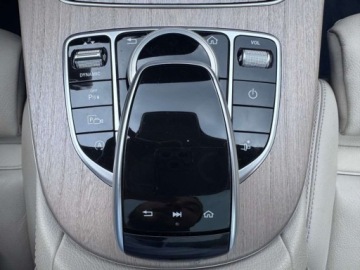 Mercedes Klasa E W213 Coupe Facelifting 2.0 E220d 194KM 2020 Mercedes-Benz Klasa E E 220 d 4MATIC Coupe AMG Panorama Burmester Wide, zdjęcie 17