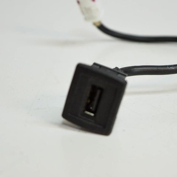 USB MERCEDES-BENZ C T-MODEL (S204) A1728200515 2.1L DIESEL 120KW 2012