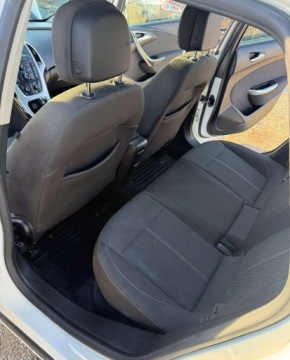 Opel Astra J Hatchback 5d 1.4 Turbo ECOTEC 140KM 2011 Opel Astra Opel Astra 1.4 Turbo ecoFLEX StartStop 1.4 Benzyna 140KM, zdjęcie 13