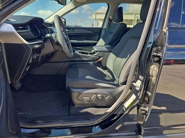 Jeep Grand Cherokee V 2023 Jeep Grand Cherokee Laredo 2023 3.6l 3.6 Benzyna 293KM, zdjęcie 4