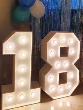 Большая цифра 8 со светодиодными лампочками для украшения дня рождения