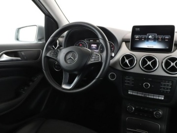 Mercedes Klasa B W246 Sports Tourer Facelifting 1.5 180 d 109KM 2016 Mercedes B 180 automat full LED półskóra navi, zdjęcie 15