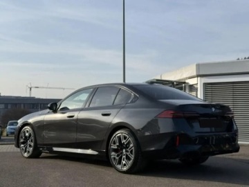 BMW Seria 5 G90-91 Touring 2.0 520d 197KM 2025 BMW Seria 5 520d xDrive Sport Sedan 2.0 (197KM) 2025, zdjęcie 2