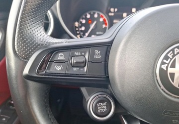 Alfa Romeo Giulia II Sedan Facelifting 2.0 Turbo 280KM 2021 Alfa Romeo Giulia 2.0 280KM 4x4 Q4 Czerwona Skora Kamera Szyberdach ElekrP, zdjęcie 18