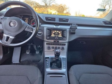 Volkswagen Passat B7 Variant 2.0 TDI CR DPF BlueMotion 140KM 2012 Volkswagen Passat Nawigacja Podgrzewane Fotele Czujniki Parkowania 2.0, zdjęcie 13