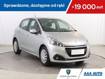 Peugeot 208 I Hatchback 5d Facelifting 1.2 PureTech 82KM 2017 Peugeot 208 1.2 PureTech, Salon Polska