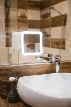 КОСМЕТИЧЕСКОЕ ЗЕРКАЛО СО СВЕТОДИОДНОЙ ПОДСВЕТКОЙ ДЛЯ МАКИЯЖА