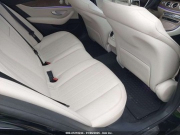 Mercedes Klasa E W214 2023 Mercedes-Benz Klasa E 350, 2023r., 4x4, 2.0L 2.0 Benzyna 255KM, zdjęcie 9