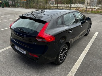 Volvo V40 II 2018 VOLVO V40 liftback T2 75.000km, LED 2018r. NAVI + opony lato zima