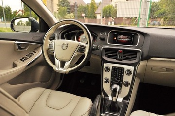 Volvo V40 II Hatchback Facelifting 2.0 T3 152KM 2016