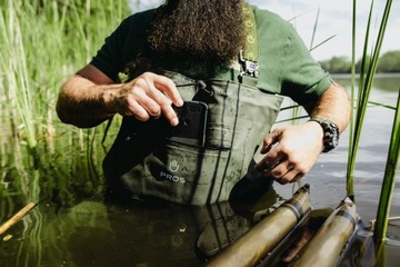 Вейдерсы с карманом на передней застежке Плюсы