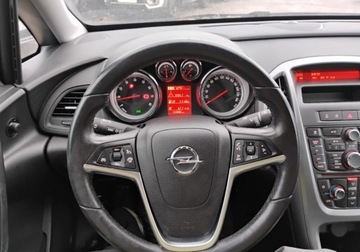 Opel Astra J Sedan 1.6 Twinport ECOTEC 115KM 2016 Opel Astra 2016r, 1.6 Benzyna. SALON POLSKA. Uszkodzony tyl. Jezdzi. 1.6, zdjęcie 10