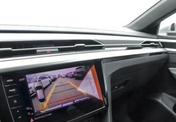 Volkswagen Arteon Fastback Facelifting 2.0 TSI 190KM 2021 Volkswagen Arteon 2.0TSI 190KM DSG, R-Line, Podgrzewane fotele, Podgrzewan, zdjęcie 19