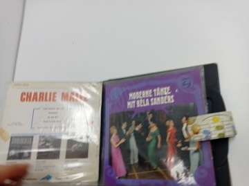 НАБОР ИЗ 20 7-ДЮЙМОВЫХ ВИНИЛОВЫХ ПЛАСТИНОК - ОДИНОЧНЫЕ + ФУТБОЛК