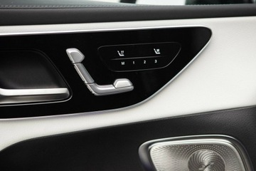 Mercedes GLC C254/X254 Coupe 2.0 220d 197KM 2024 Mercedes-Benz GLC 220d 4Matic Bogate Wyposazenie Mercedes-Benz Autotrade, zdjęcie 18