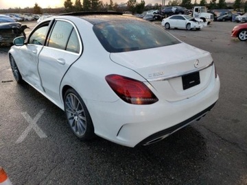 Mercedes Klasa C W205 2019 Mercedes-Benz Klasa C MERCEDES-BENZ C 300, 2019r., 2.0L, uszkodzony bok 2.0, zdjęcie 2