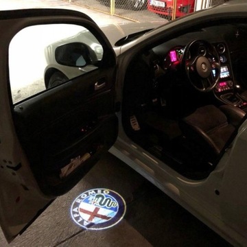 ALFA ROMEO LOGO LED PODŚWIETLENIE POWITALNE LAMPKA PROJEKTOR DO AUTA