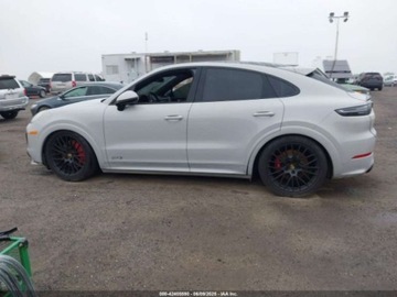 Porsche Cayenne III 2021 Porsche Cayenne Coupe GTS 2021 4.0l 4.0 Benzyna 453KM, zdjęcie 2
