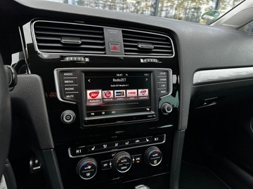 Volkswagen Golf VII Hatchback 3d 1.4 TSI BlueMotion Technology 125KM 2016 Volkswagen Golf Łopatki Grzane fotele Czujniki, zdjęcie 20