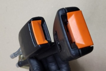ZAPINKA öv, szíj KLAMRA mitte heck hinten PODWOJNA AUDI 80 B4 8A0857739 OE EU