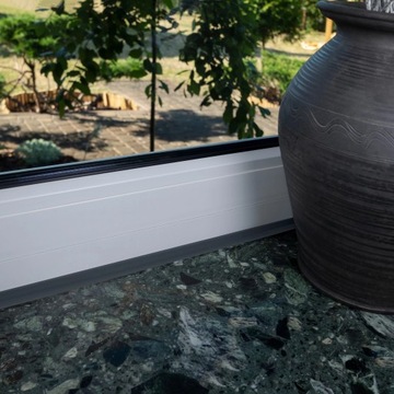 Полоса отделочная самоклеящаяся белая 10/10 5м.