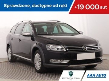 Volkswagen Passat B7 Variant 2.0 TDI CR DPF BlueMotion 140KM 2012 VW Passat 2.0 TDI, Navi, Xenon, Bi-Xenon, Klima