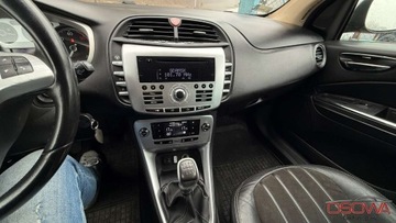 Lancia Delta III Hatchback 1.9 Twinturbo MultiJet 190KM 2011 Lancia Delta 1.9jtd 190KM max wersja asyst parkowania ledy xenon skora 1.r, zdjęcie 15