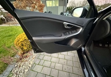 Volvo V40 II Hatchback 2.0 T2 DRIVE-E 122KM 2016 Volvo V40 Volvo V40 T2 Drive-E Summum 2.0 Benzyna 122KM, zdjęcie 25