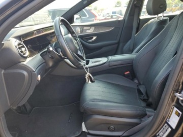 Mercedes Klasa E W213 2021 Mercedes-Benz Klasa E 350, 2021r., 4x4, 2.0L 2.0 Benzyna 255KM, zdjęcie 7