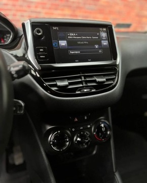 Peugeot 208 I Hatchback 3d 1.2 VTI 82KM 2014 Peugeot 208 Salon PL Czujniki Kamera niski przebieg Gwarancja w cenie Waw, zdjęcie 19