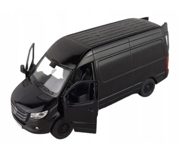 Коммерческий автомобиль Mercedes Sprinter различных цветов