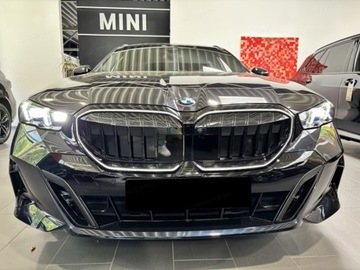 BMW Seria 5 G90-91 2025 BMW Seria 5 Touring 540d xDrive Sport Combi 3.0 (303KM) 2025, zdjęcie 3
