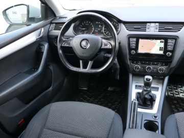 Skoda Octavia III Liftback 1.6 TDI 90KM 2016 Skoda Octavia 1.6 TDI, Navi, Klima, Klimatronic, zdjęcie 6