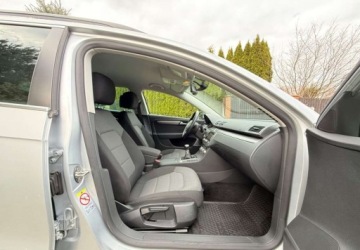 Volkswagen Passat B7 Variant 1.6 TDI CR DPF BlueMotion 105KM 2012 Volkswagen Passat Volkswagen Passat 1.6 TDI DPF BlueMot Highline 1.6 Diesel, zdjęcie 24