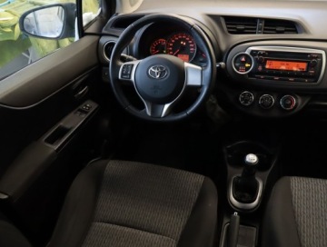 Toyota Yaris III Hatchback 5d 1.0 VVT-i 69KM 2013 Toyota Yaris 1.0 VVT-i, Salon Polska, Klima, zdjęcie 6