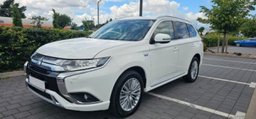 Mitsubishi Outlander III 2019 Mitsubishi Outlander 2.4 Plug-In 224 Km Klima Kamera Cofania Niski Przebieg
