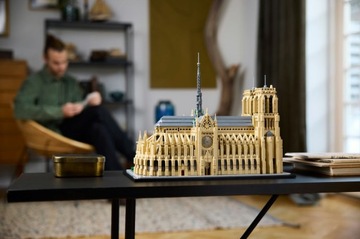 LEGO Architecture 21061 Нотр-Дам в Париже