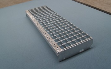 РЕШЕТКА МЕТАЛЛИЧЕСКАЯ СТУПЕНИ WEMA TREPY 800х240 30х2