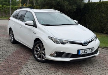 Toyota Auris II Touring Sports Facelifting 1.8 Hybrid 136KM 2015 Toyota Auris 1,8 HYBRID Lift Kamera KEY-LESS PDC Bezwypadkowy ASO Dla wyma, zdjęcie 10
