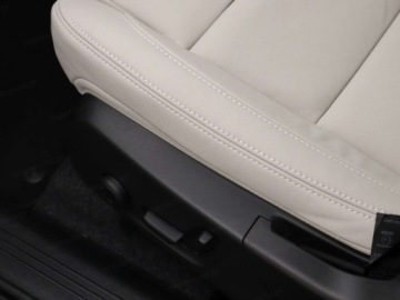 Volvo XC40 2025 VOLVO XC40 B4 Plus Dark Suv 2.0 (211KM) 2025, zdjęcie 5